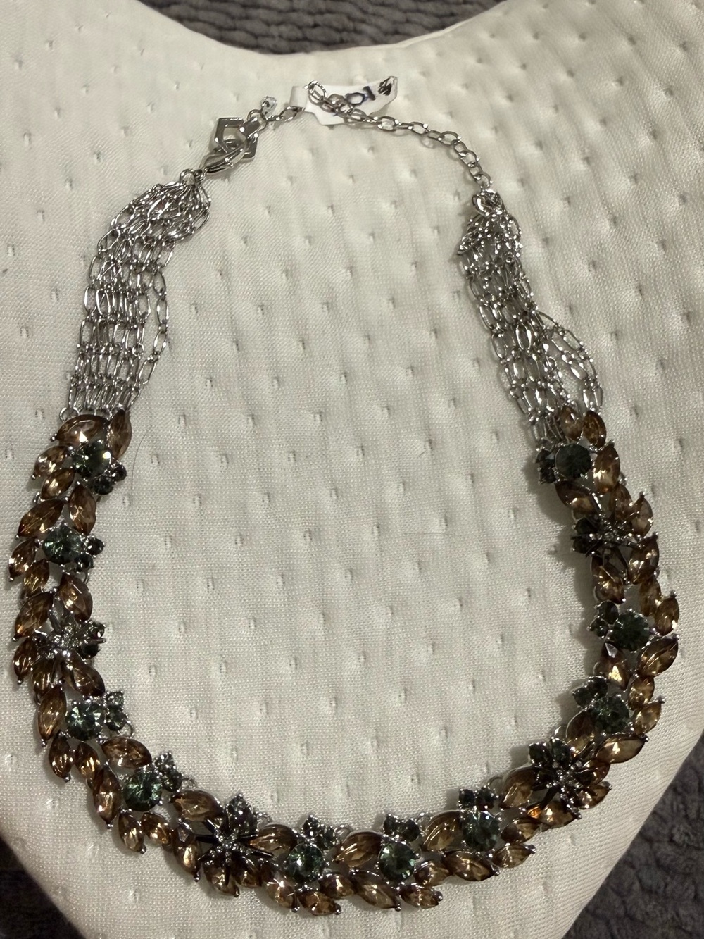 NWT Simply VERA WANG Necklace Crystal Rhinestones Lobster MSRP 100